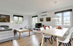 Nyistandsat Sommerhus Med Kaerlighed Og Sjael