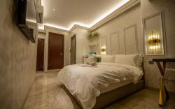 A Residence @ Between Hilton & Cititel Hotel