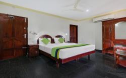 Itsy Hotels The Waters Edge Beach Resort