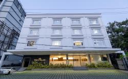 White Palace Hotel