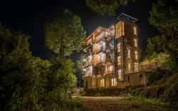 Majestic Pines || Mesmerising Hill View Full Villa