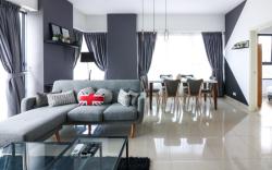 ARTE PLUS | Contemporary Spacious Three Room Suite