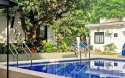 Alona Whitehouses Resort