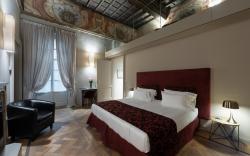 Palazzo Del Carretto Art Apartments and Guesthouse