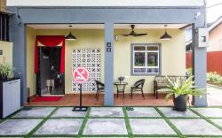 Explore 5BR Gardenhouse Retreats (Free Parking)