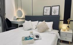 Manhattan 3 bedroom Apartment (6-8pax) , 2 Carpark