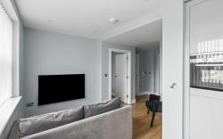 LUXURIOUS ONE BEDROOM APARTMENT IN BOND STREET