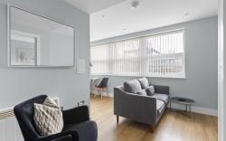 LUXURIOUS ONE BEDROOM APARTMENT IN BOND STREET