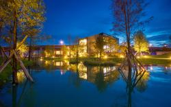 灣曲時尚渡假會館