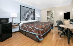 Super 8 by Wyndham New Braunfels I-35