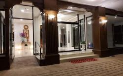 Le Chateau Residences