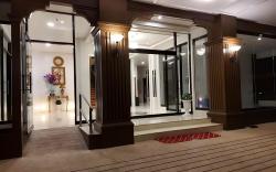 Le Chateau Residences