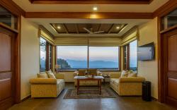 StayVista at Floradale W/Jacuzzi & Wood-Fire Pizza
