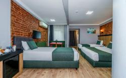 La Pera Suites