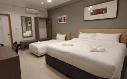 Intraplace Hotel