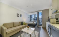 A Stylish & Comfy Studio Next to Southern Cross