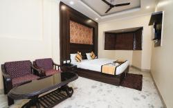 Dharam Villa Guest House Near Sector 15 Metro Station