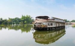 Premium Luxury Houseboat