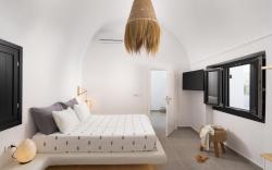 Villa Rosaviglia Oia with Hot Tub