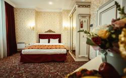 Royal De Paris Hotel