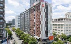 Ibis Saigon South Hotel
