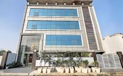 Super Townhouse The AMV Hotel