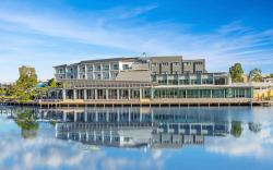 Best Western Plus North Lakes Hotel