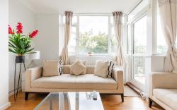 Cosy 3 Bed Flat Ideal For Trips to London