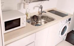 “Romantic Balcony Stay with Netflix & Café Street