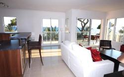 Stunning 2 Bed Apt on the seafront of Cannes in a high class secure building with swimming pool - 46
