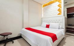 RedDoorz Syariah near Pasar Aceh Shopping Centre