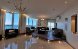Apartment overlooking the sea and the FormulaTower