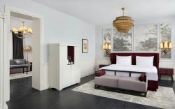 Adahan DeCamondo Pera, Autograph Collection