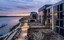 AC Hotel by Marriott Vancouver Waterfront