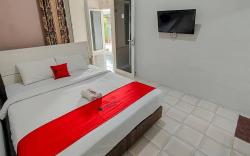 RedDoorz near Alun Alun Batu 2