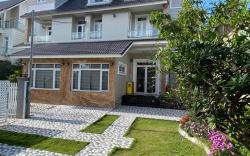 Cheerful 8 br villa - 3' walkin to Xuan Huong lake