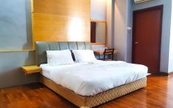HERITAGE 8 HOMESTAY Studio 4Pax, FREE WIFI