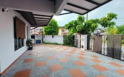 Family 15 Pax Corner Lot House / Free WiFi