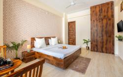 Homlee -Jumbo Lux Flat w hills, Kitchen & parking