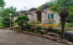 Gwangyang Sookhinae Hwangto Pension