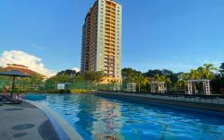 Condo A Famosa with Pool and Golf Course View