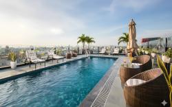 MAY DE VILLE Crown Hotel