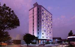 Hotel Neo Gading Solo