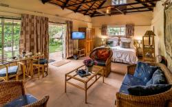Charming Yellowwood cottage for 2 people in spacious garden