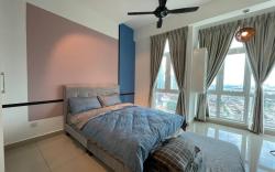 Twin Galaxy city view 2br 6pax near KSL/CIQ