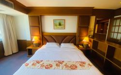 Raya Grand Hotel.