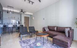 Cozy 3-bedroom condo with pool 6 pax | Semarak