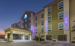 Days Inn & Suites by Wyndham San Antonio near AT&T Center