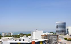 Darwin City Apartment with City View and Pool 