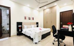 BluO 2BHK @ DLF CyberCity - Balcony, Lift, Parking